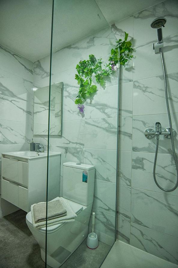 Luminoso Y Fresco Apartamento En 2ª Linea De Playa Фуэнхирола Экстерьер фото